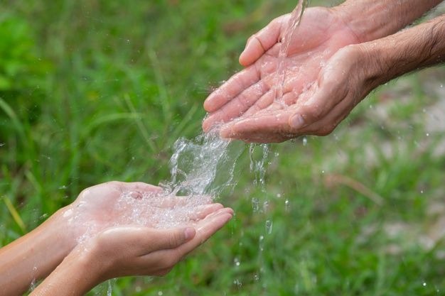 Beber agua ilumina tu piel